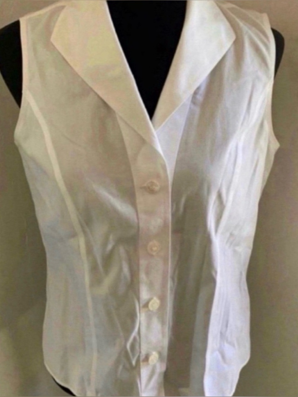 Women’s Classic White Sleeveless Button-Front  Top (Size S)